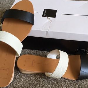 Dolce Vita Sz 10 sandal black and white